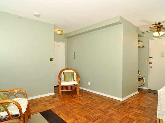 2nd image of 385 McLean Ave APT 7A