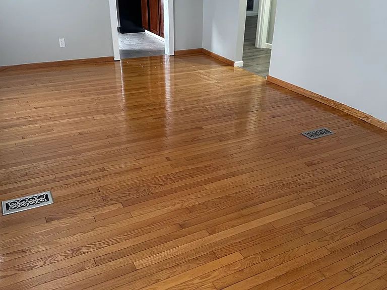 Living room, with hardwood flooring