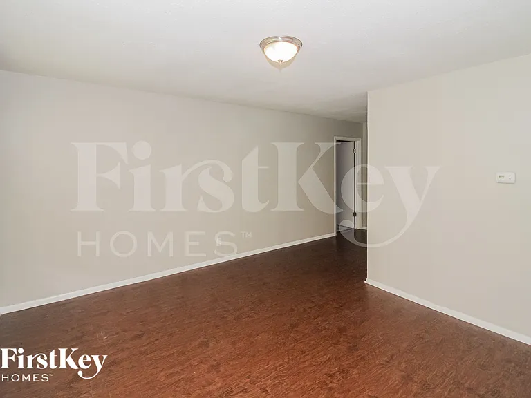 842 Eastern Dr — Photo 4
