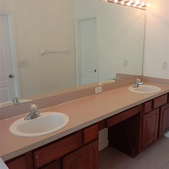7733 Outerbridge St — Photo 15