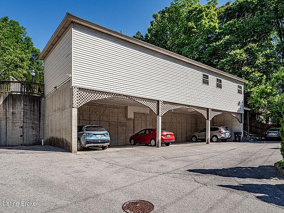 3rd image of 355 Kenilworth Rd