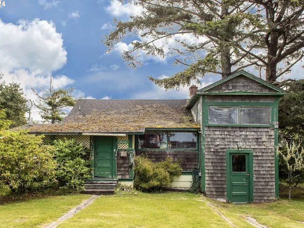 19045 Alder St, Rockaway Beach, OR 97136