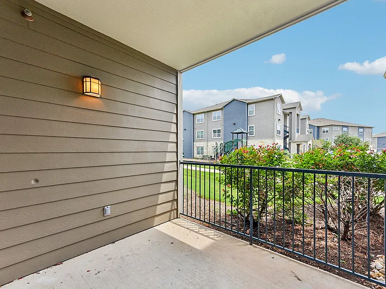 Heights on Parmer Apartments — Photo 29