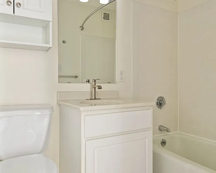 Rivergate Apartments — Photo 55