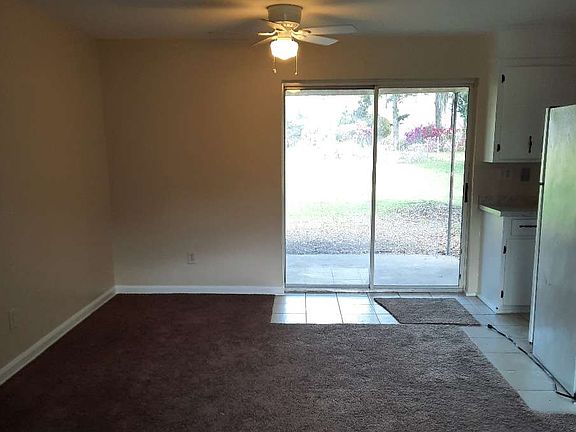5th image of 427 SE Waldron Ter