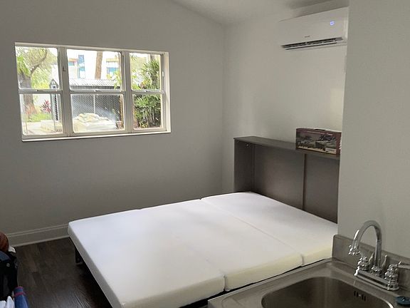 3rd image of 2501 Keystone Ct N #1