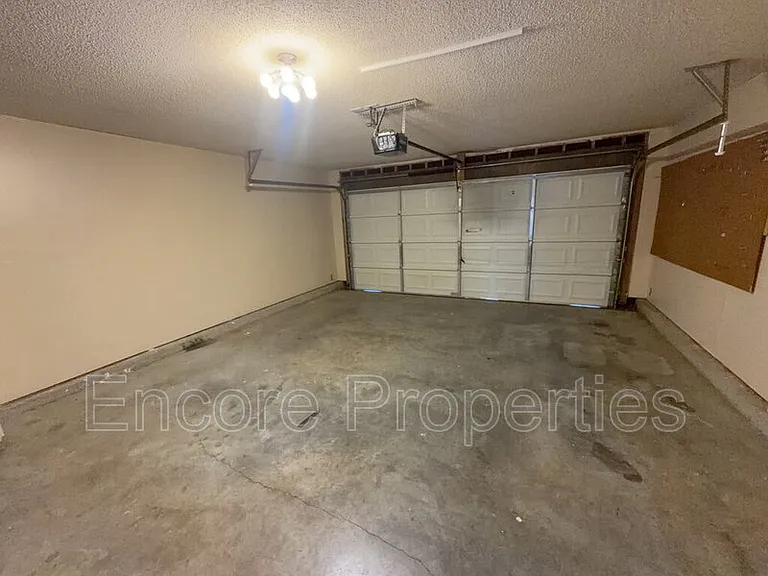 221 Danesway Dr — Photo 15