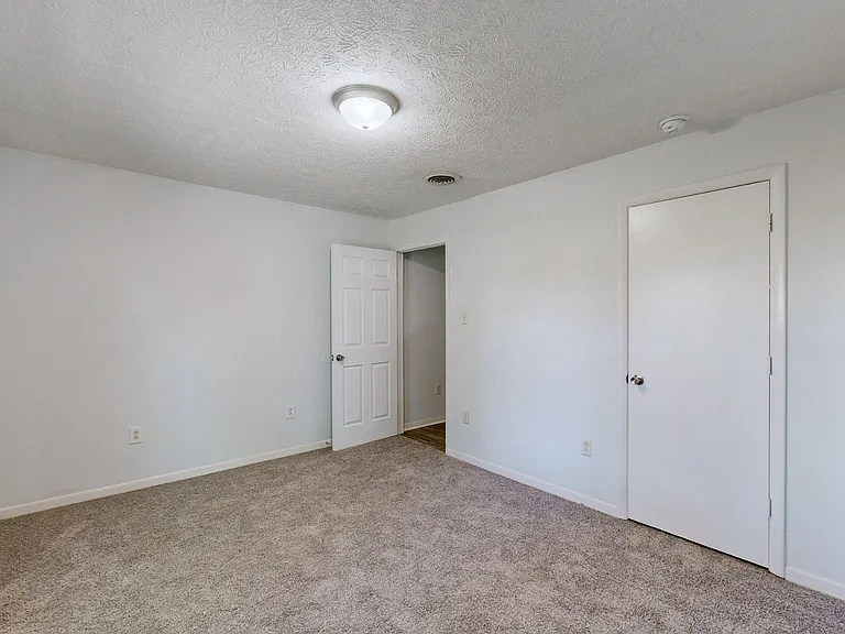 8614 Burleson Ln — Photo 17