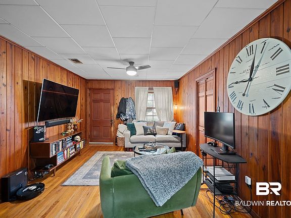 4th image of 1102 White Ave