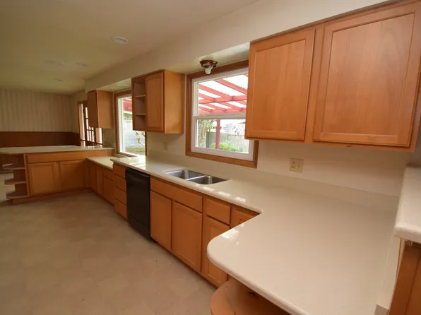855 Windgate St S, Salem, OR 97302