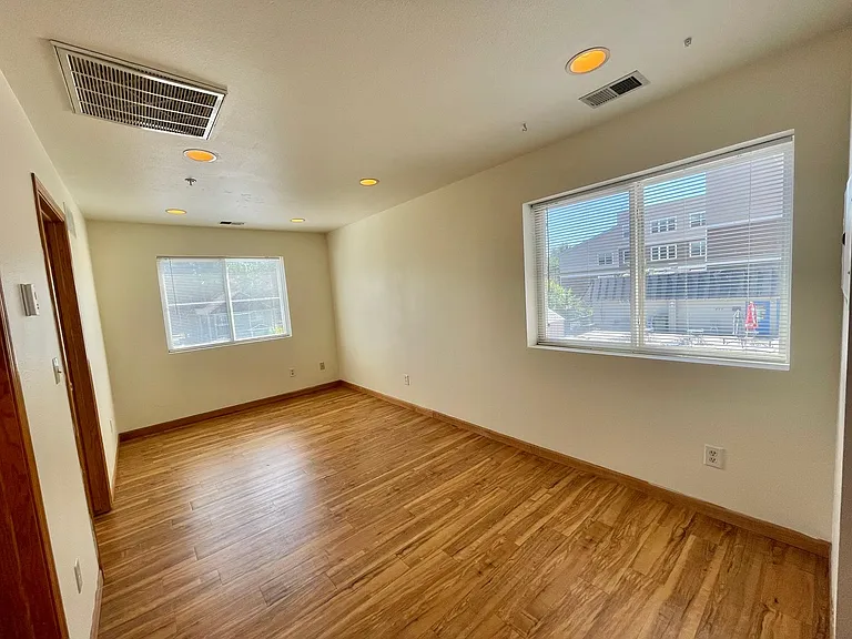 816 S College Ave — Photo 8