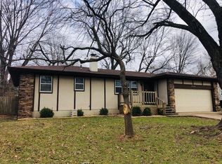 3246 N Stewart Ave, Springfield, MO 65803