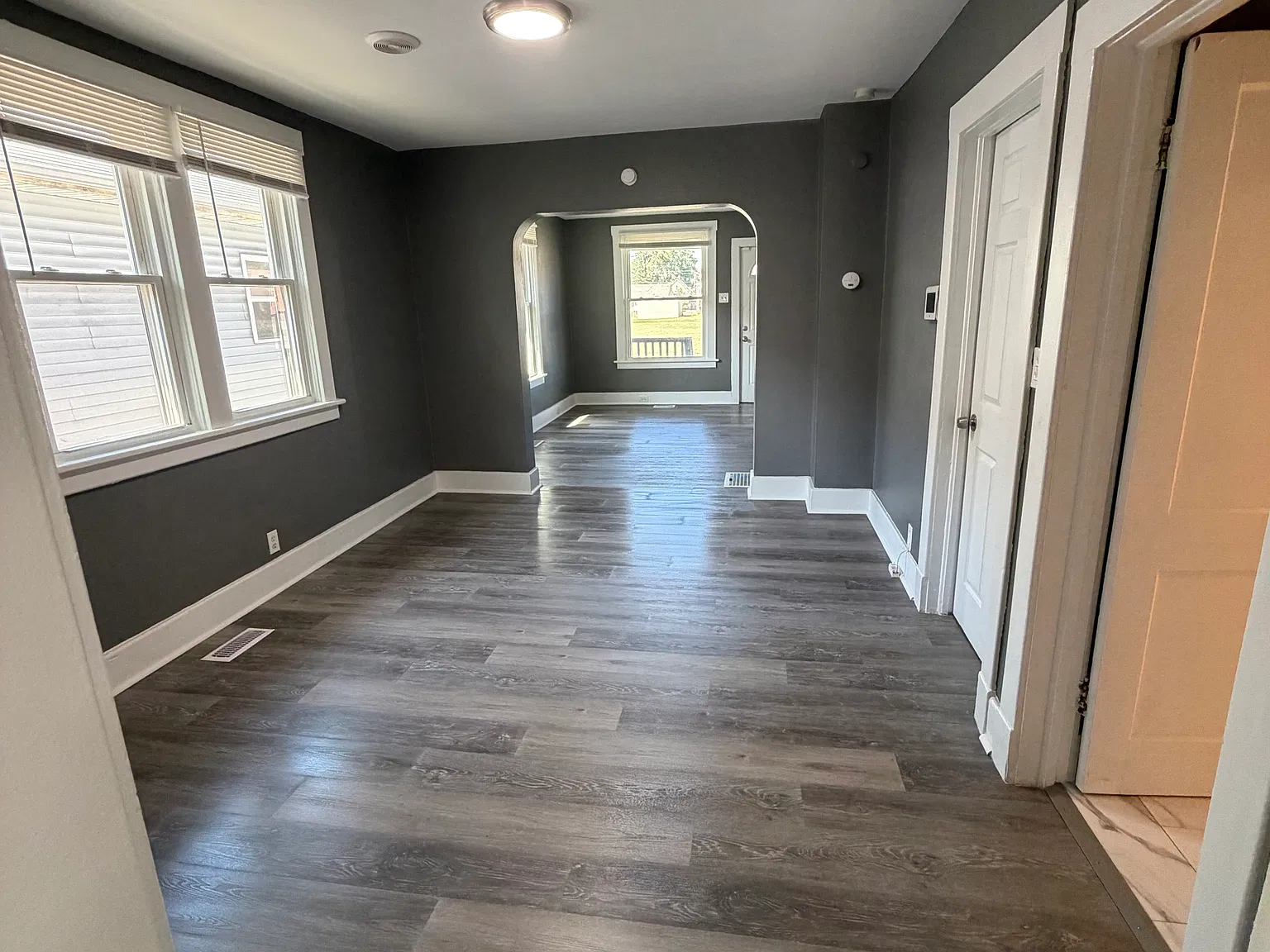 2 bed, 900 sqft, $1,300 — Photo 4