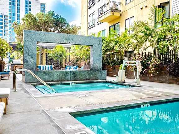 5th image of 889 Date St Unit 310