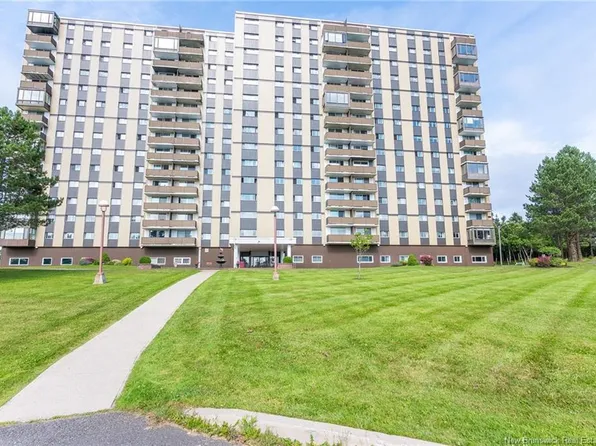 310 Woodward Ave #1214, Saint John, NB E2K 2L1
