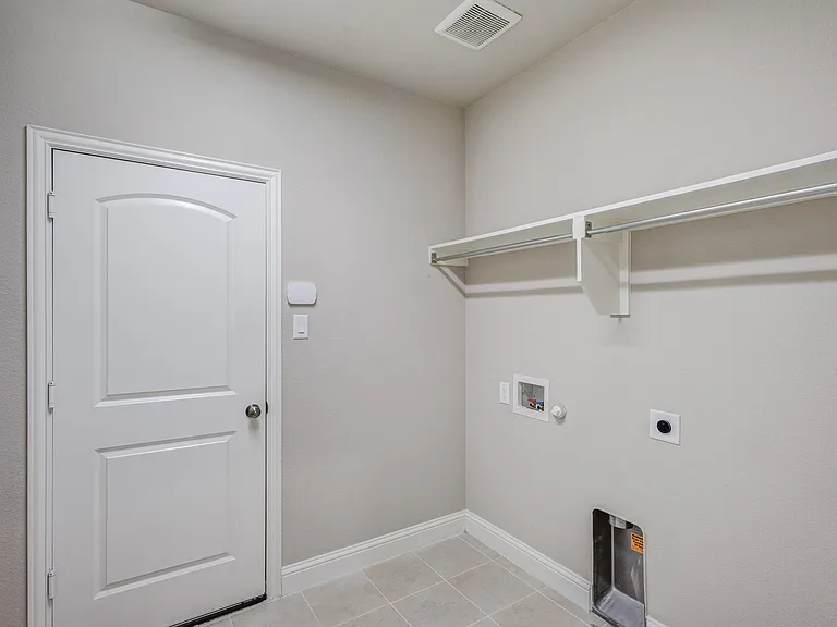 15609 Canyon Rdg — Photo 26