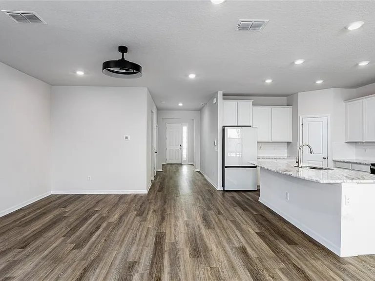 10622 Eustis Dr — Photo 9
