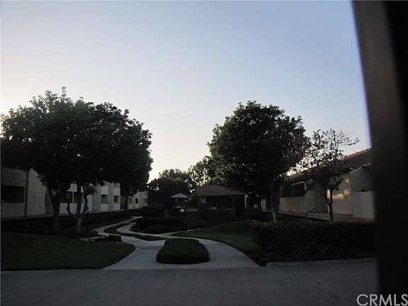 Well maintained grounds throughout the community