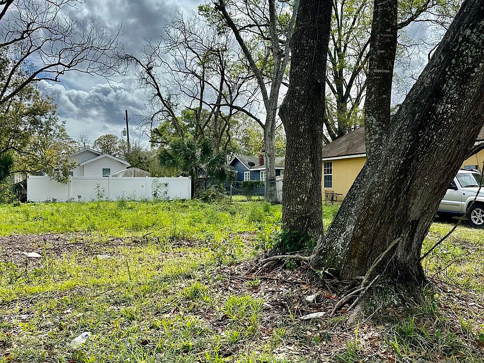 2nd image of 1496 W 26TH Street