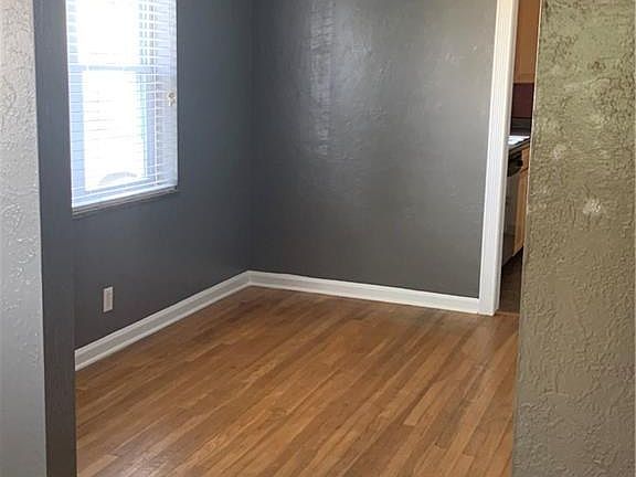 5th image of 100 Earnshaw Dr