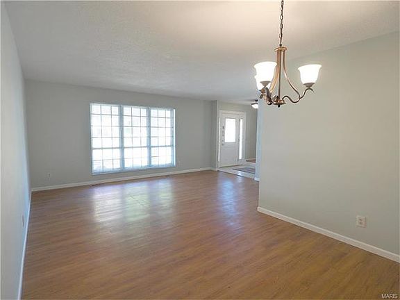 3rd image of 2822 Flameglow Dr
