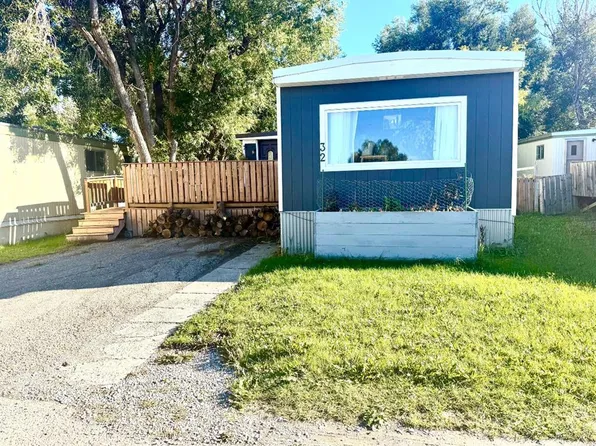 895 Elizabeth St #32, Pincher Creek, AB T0K 1W0