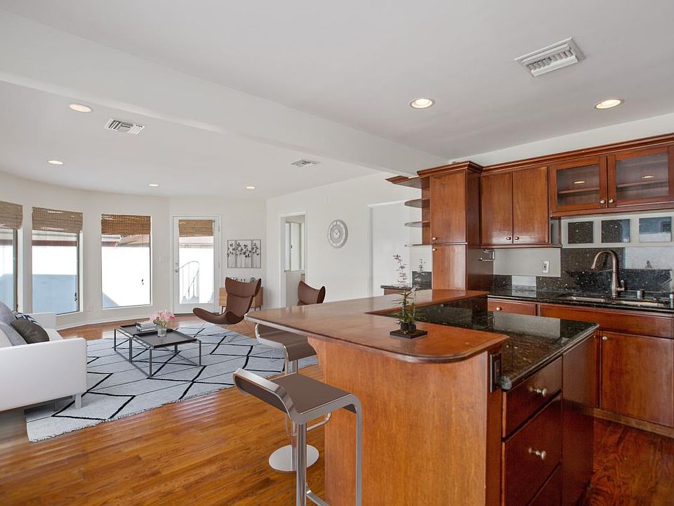 Open Floor from Kitchen to Living Area