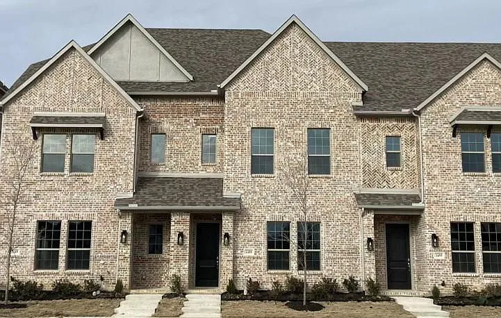 1495 Perrin Ln — Photo 1
