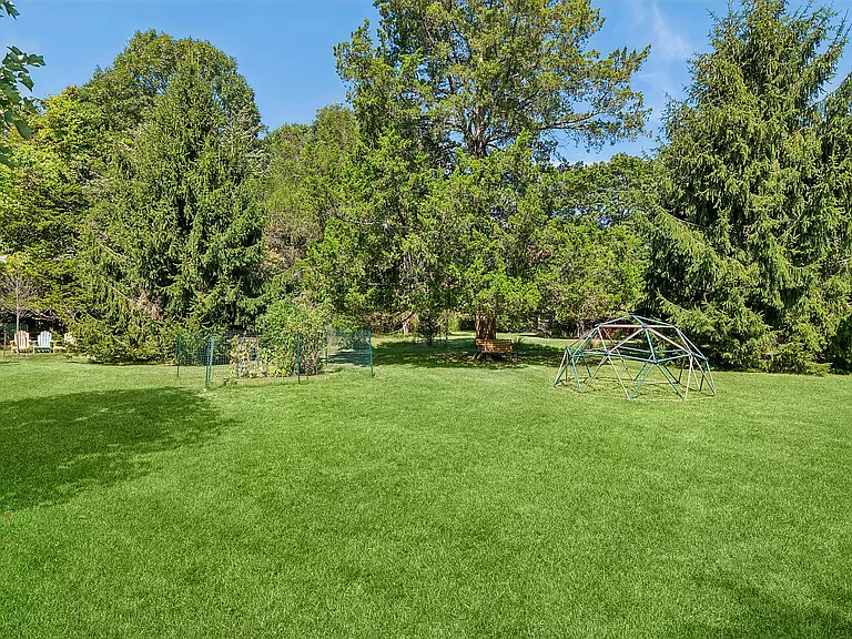 35 Bayberry Ln — Photo 15