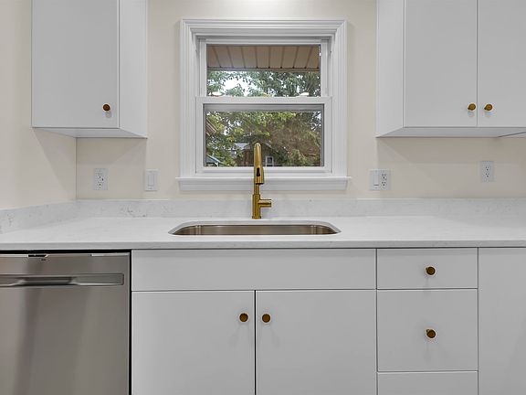 5th image of 1506 S Nancy St