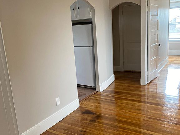 4th image of 189 Adams St #3