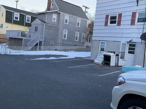 29 2nd St, Dover, NJ 07801