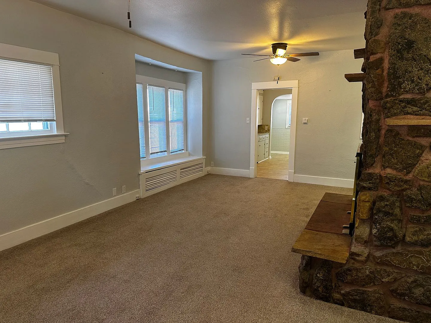 Charming 2+ Bedroom House in Laurel! — Photo 2
