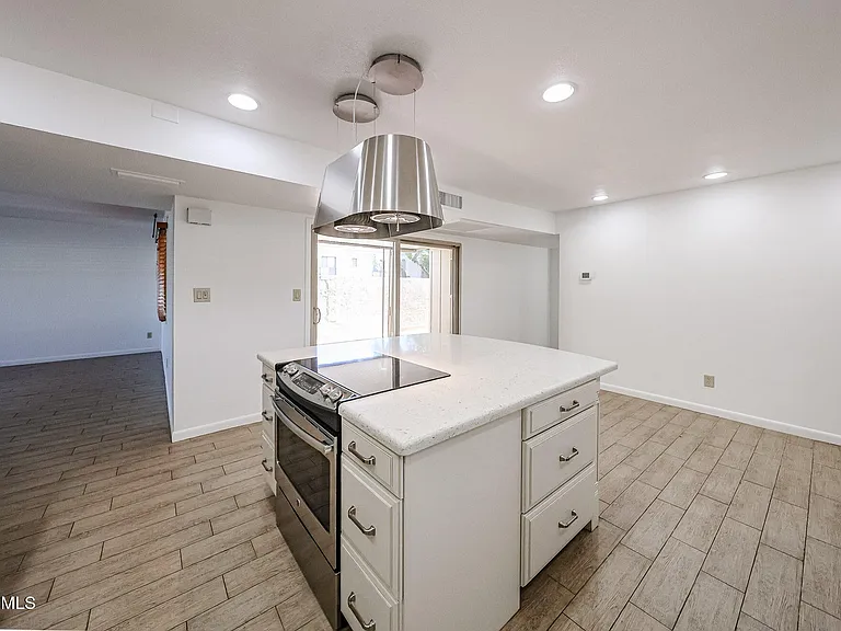 8333 E Orange Blossom Ln — Photo 4