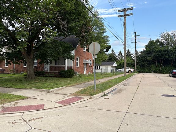 2nd image of 1665 Venice St