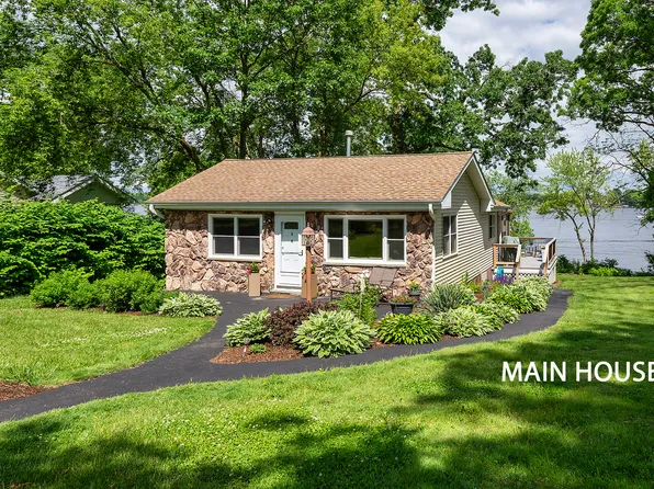 42605 N Woodbine Ave, Antioch, IL 60002