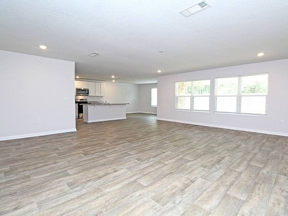 5th image of 4650 Red Oak Dr