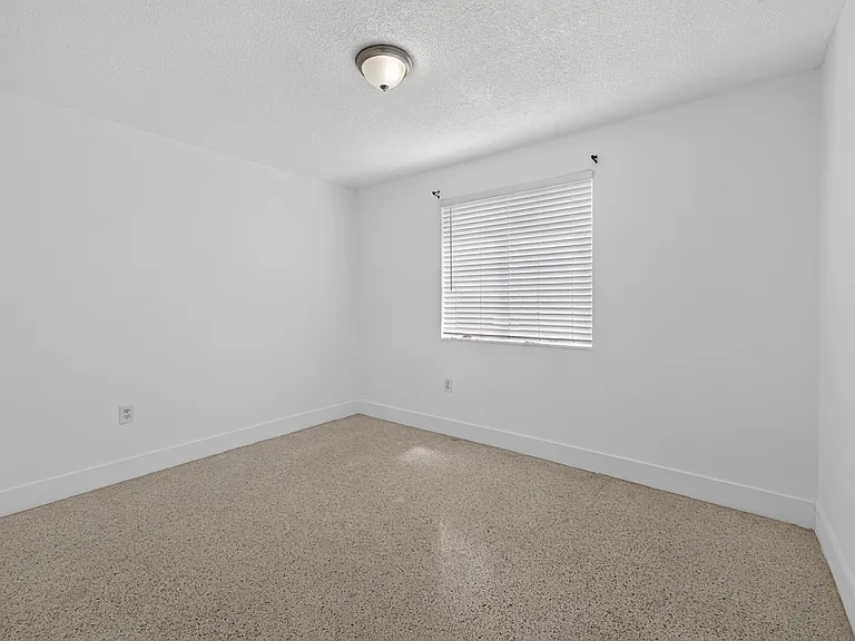 2726 SW 21st St #103 — Photo 8
