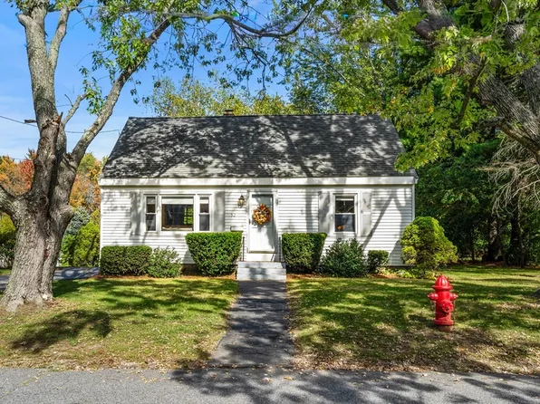 52 Bigelow St, Lowell, MA 01852