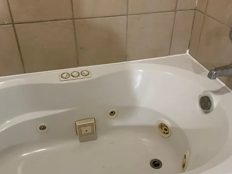Lower Level Tub