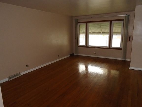 2nd image of 813 Cromwell St