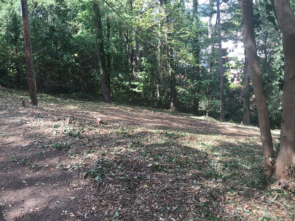 2nd image of 27 E Lanneau Dr
