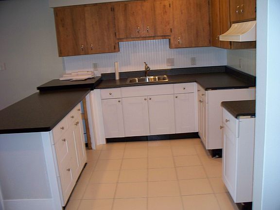 Kitchen includes stainless steel appliances
