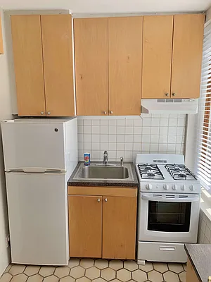 Rented by Astoria Realty | media 18