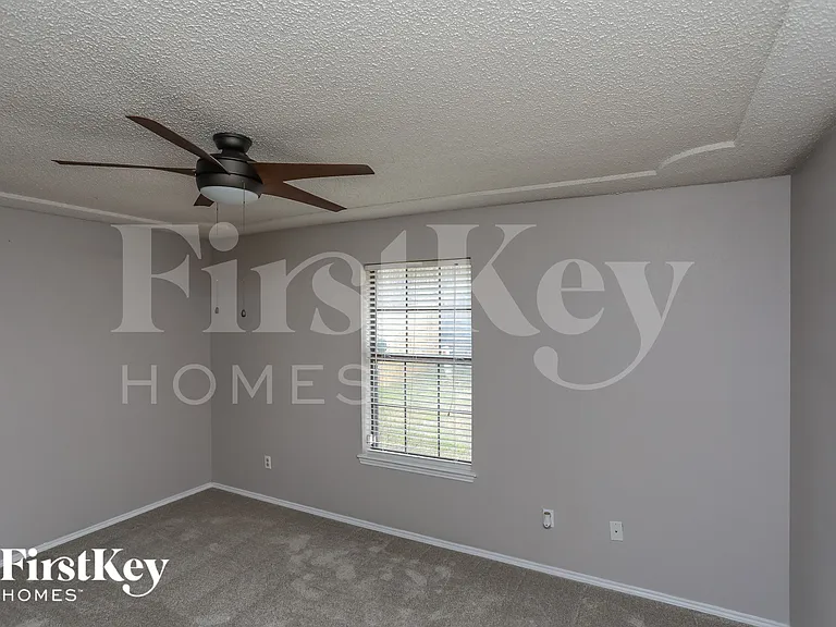 408 Flagstone Dr — Photo 12