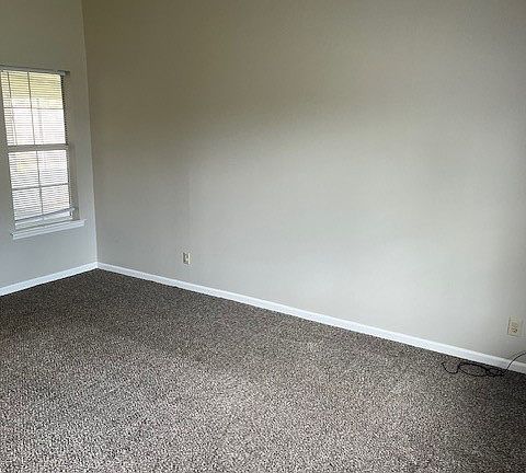 3rd image of 930 Piercefield Dr