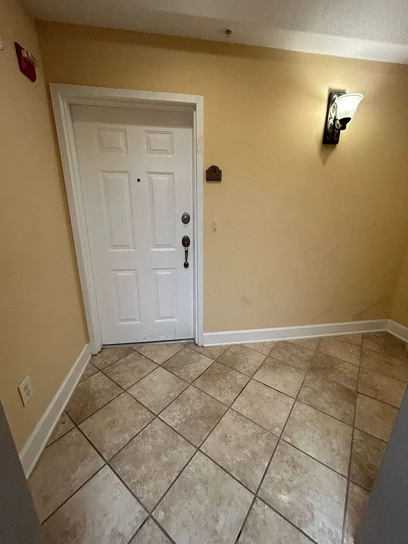 Toscana Blvd Unit 113 — Photo 2