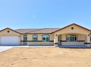 11152 Chipmunk Rd, Apple Valley, CA 92308