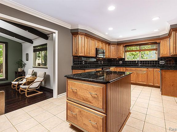 4th image of 3855 Kings Point Dr