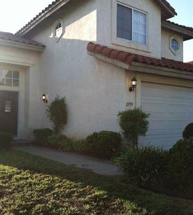 WALK WAY TO FRONT DOOR